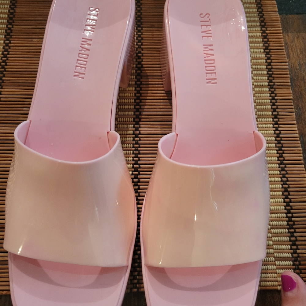 NWOT,New Steve Madden jelly sandals!